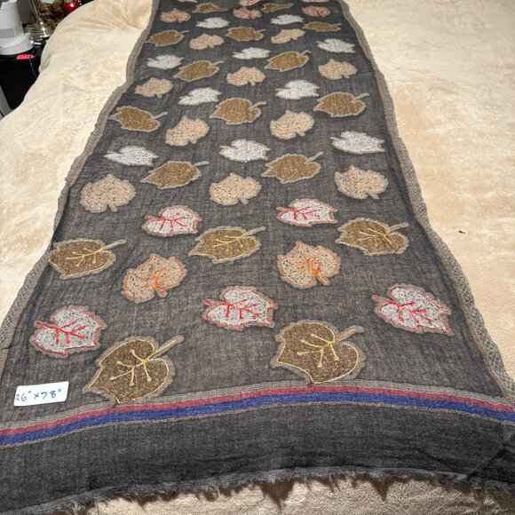Carolina Amato scarf Gray leaves embroidered detail woman’s Wool Shawl Wrap vin - Picture 3 of 9